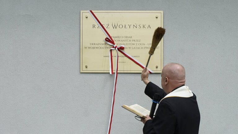 W hołdzie Rodakom